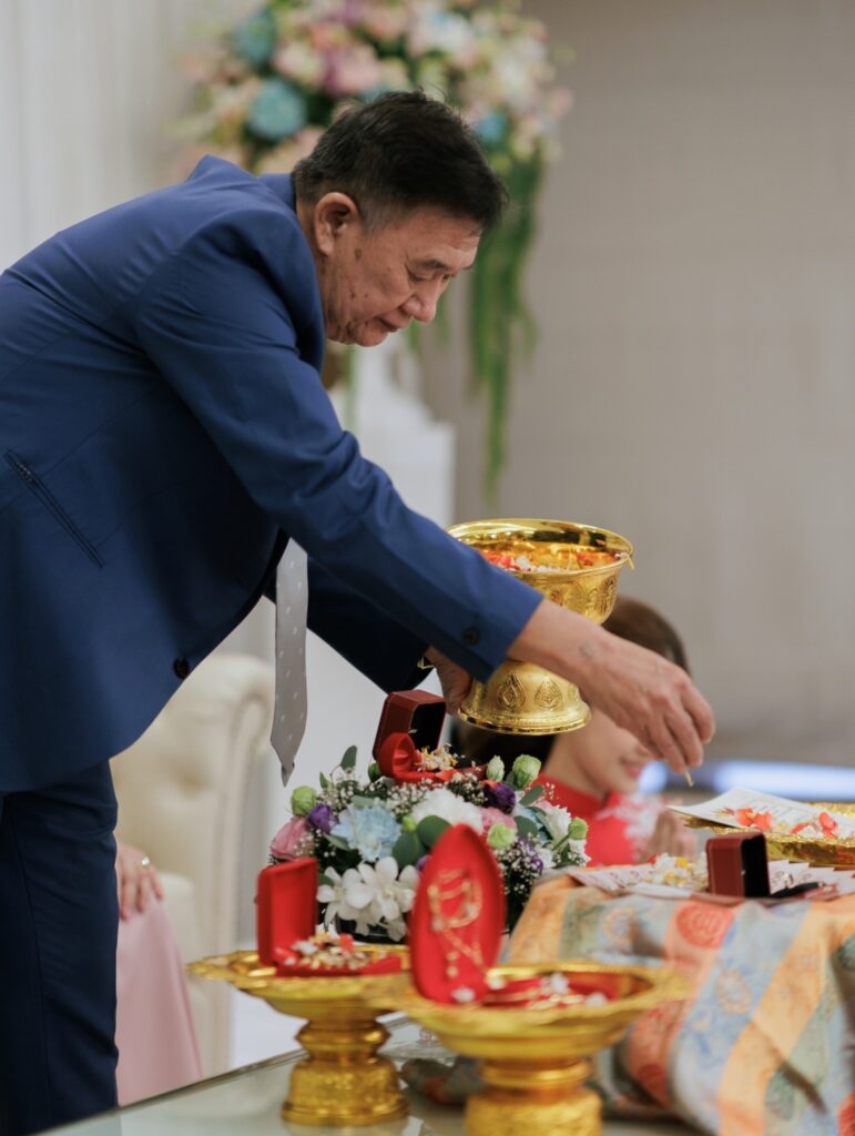 ส่งมอบสินสอด