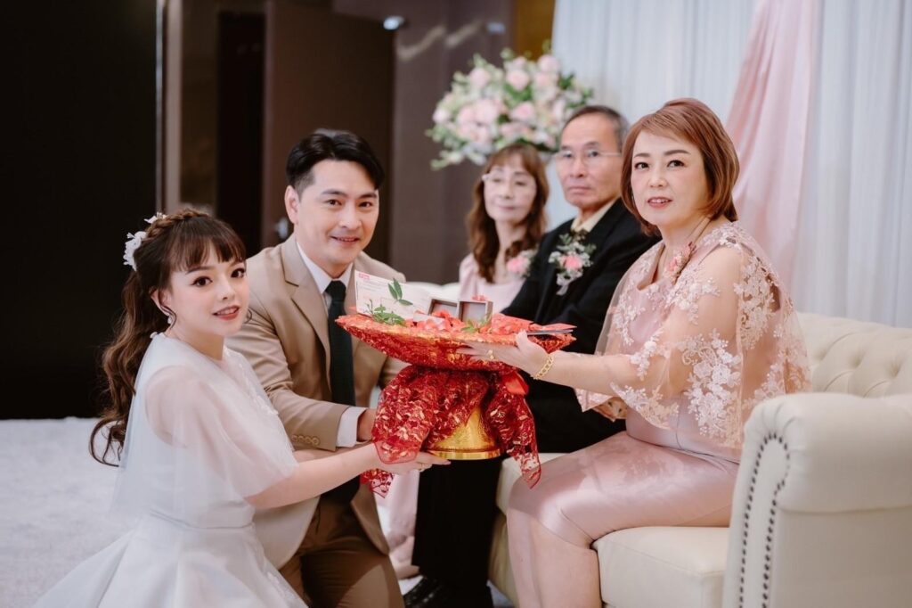 รับมอบสินสอดจากทางฝั่งเจ้าบ้าน