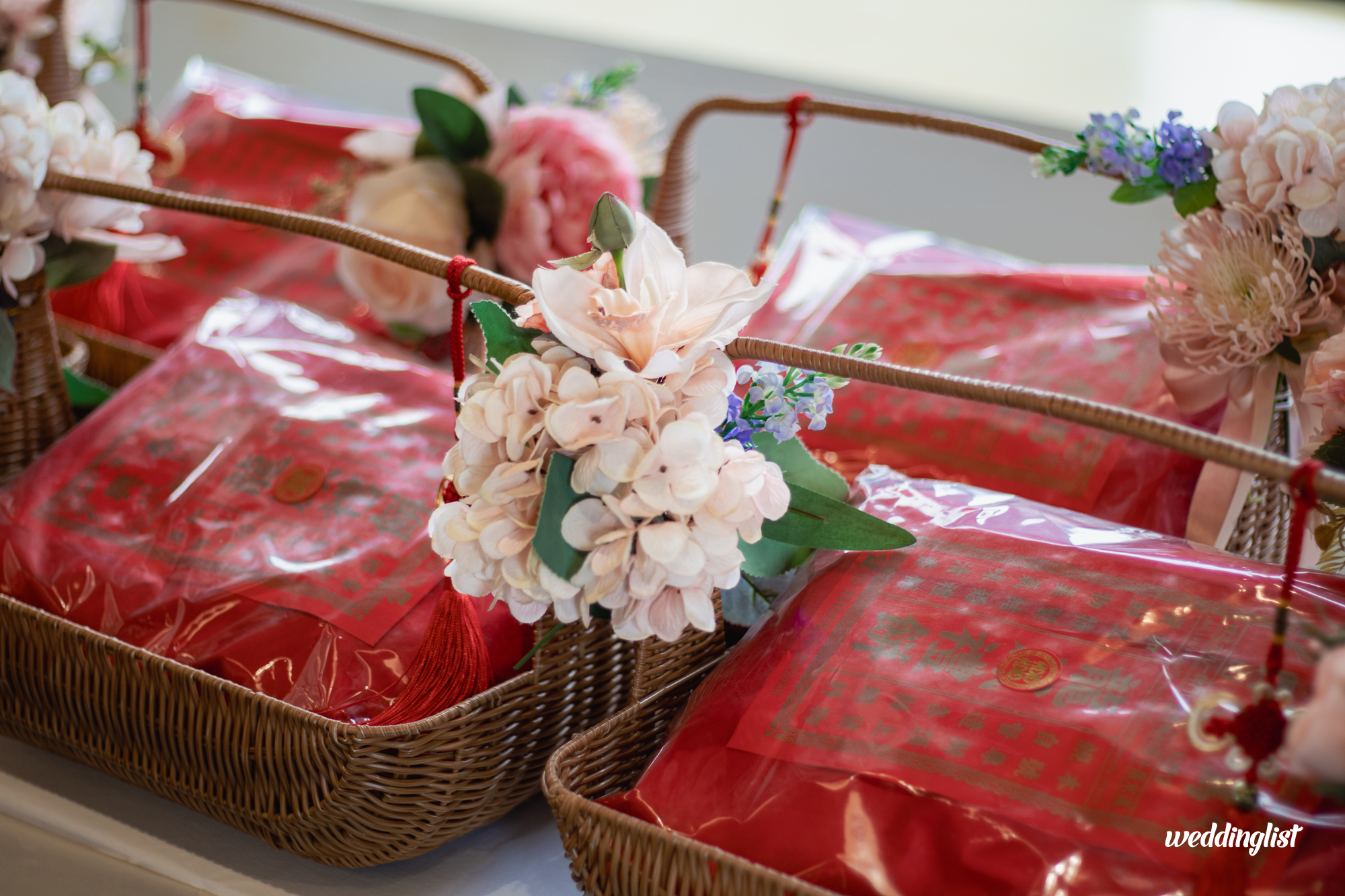 พานขนมจันอับหมอนแดงในงานพิธีหมั้นจีน