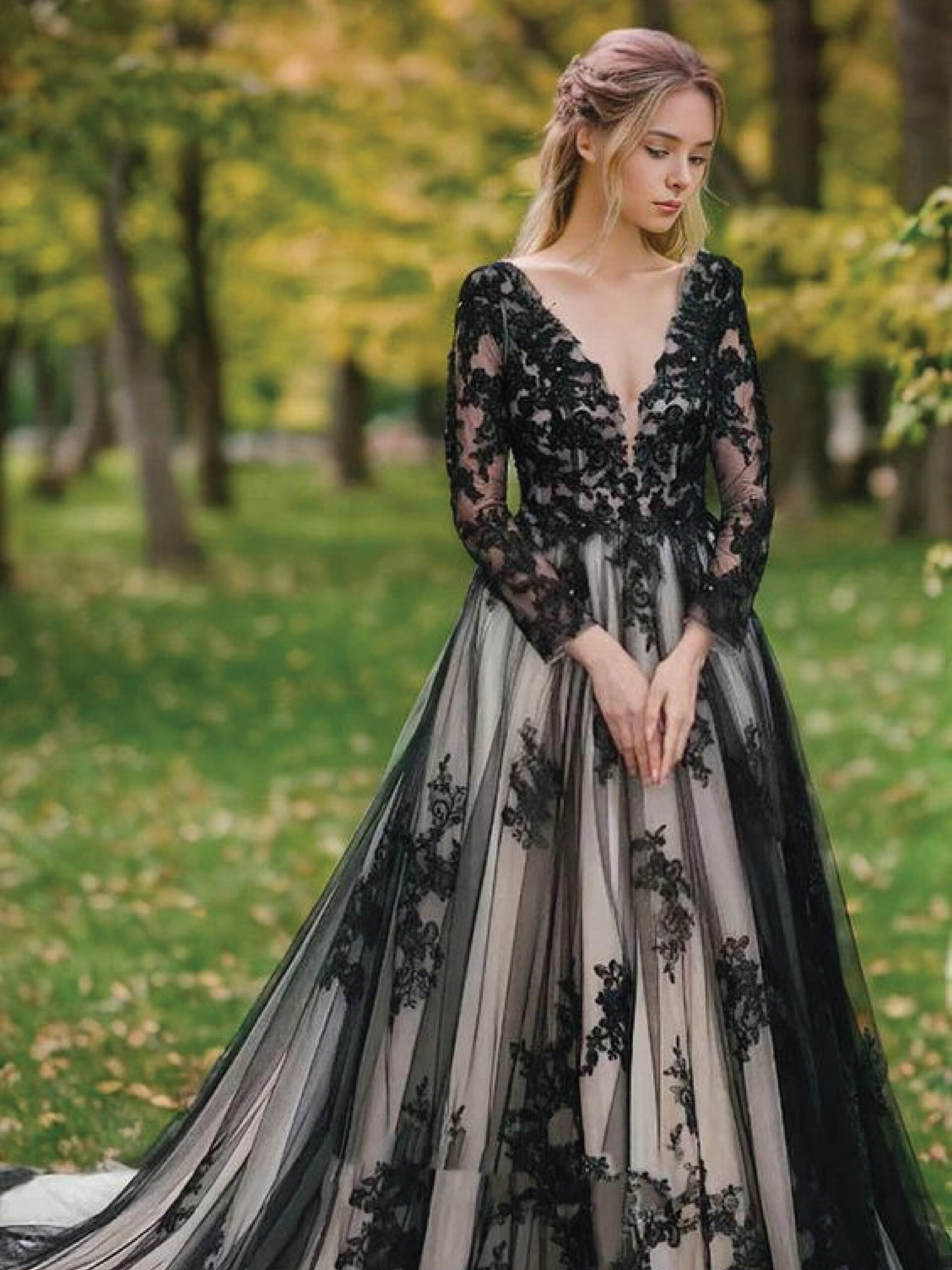 ชุดแต่งงานสีดำแซมขาว