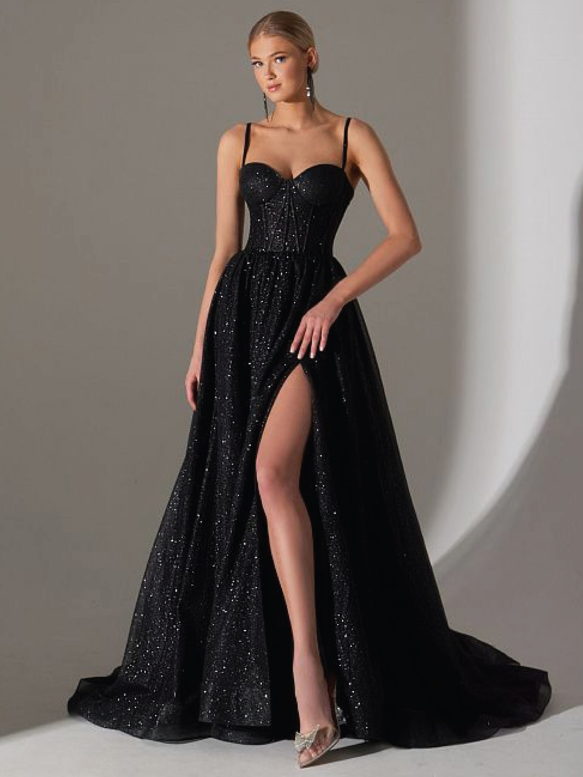 ชุดแต่งงานสีดำคอร์เซ็ตสายเดี่ยว