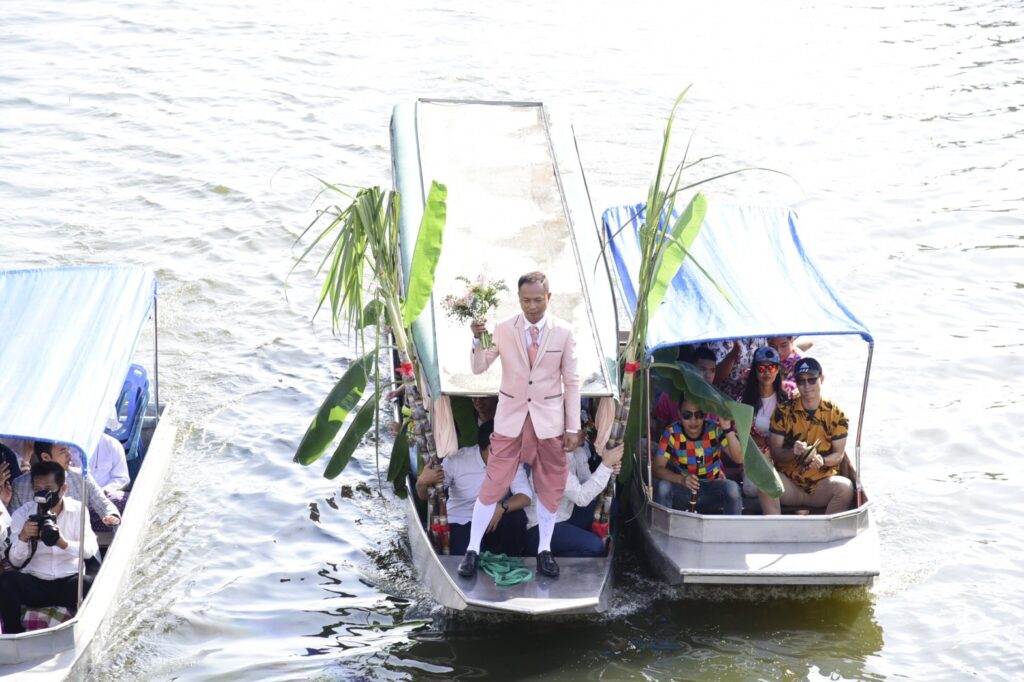 เดอะศาลายา เลเชอร์ ปาร์ค จัดพิธีแห่ขันหมากทางน้ำ