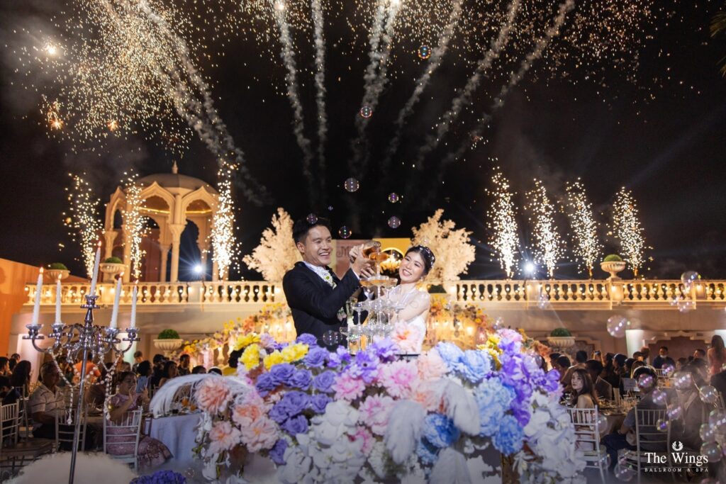 The Fountain และ The Living Room รองรับแขกได้ 100 ท่าน ตกแต่งด้วยรูปปูนปั้น และมีสวนหย่อมสุดร่มรื่น