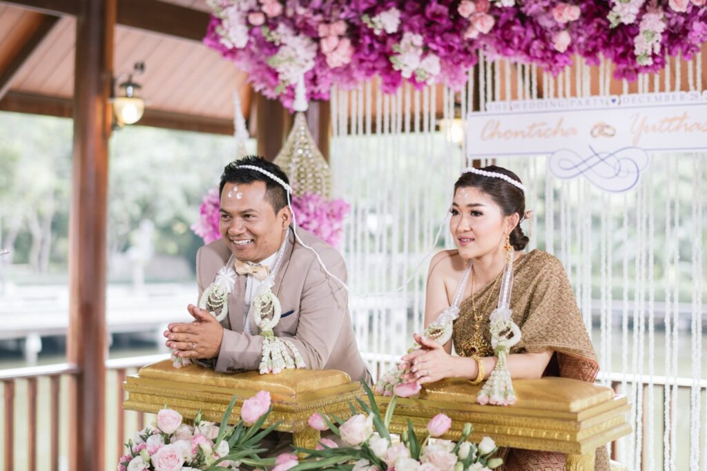 เรือนไทยมหิดล (ศาลายา) เป็นอีกสถานที่ที่มีบ่าวสาวหลายคู่มาฝากฝังวันพิเศษไว้ได้อย่างมั่นใจ 