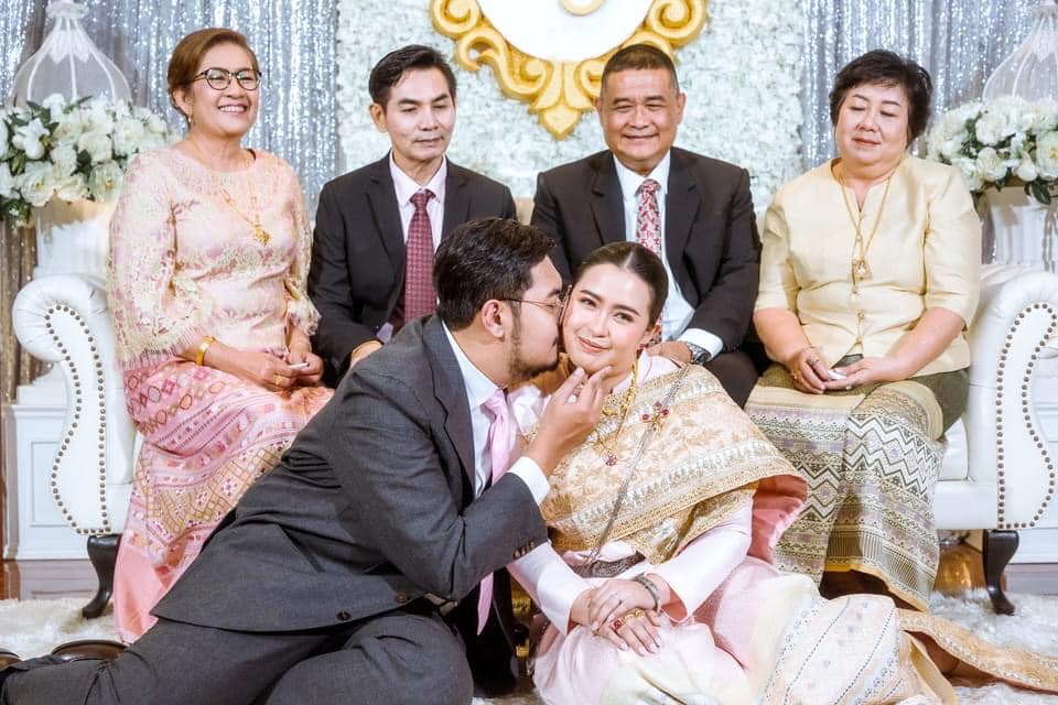 เรือนล้อมรัก ให้ทุกคู่ได้จัดงานพิธีไทย ๆ ภายใต้บรรยากาศอบอุ่น