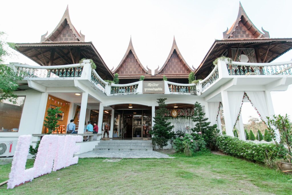 เรือนไทยพุทธมณฑลสาย 2 บริเวณด้านบนเรือนไทยมีโซนจัดงานแบ่งไว้เป็นระเบียบ ใช้จัดพิธีช่วงเช้าได้อย่างลงตัว