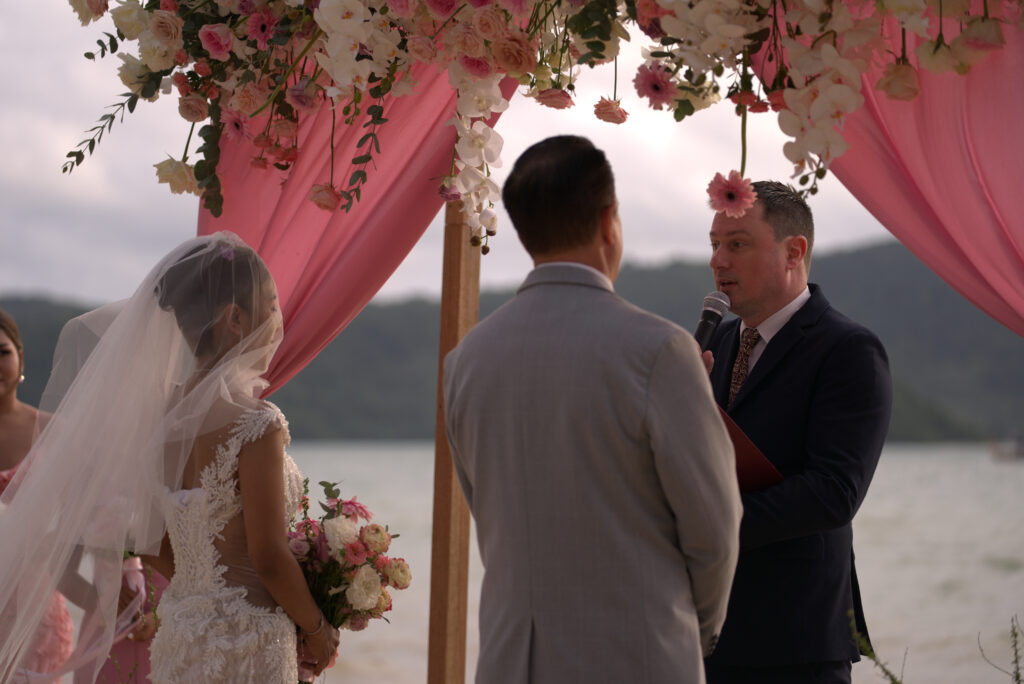 งานแต่งงานริมทะเลของคุณริชาร์ดและคุณเบลล่า 