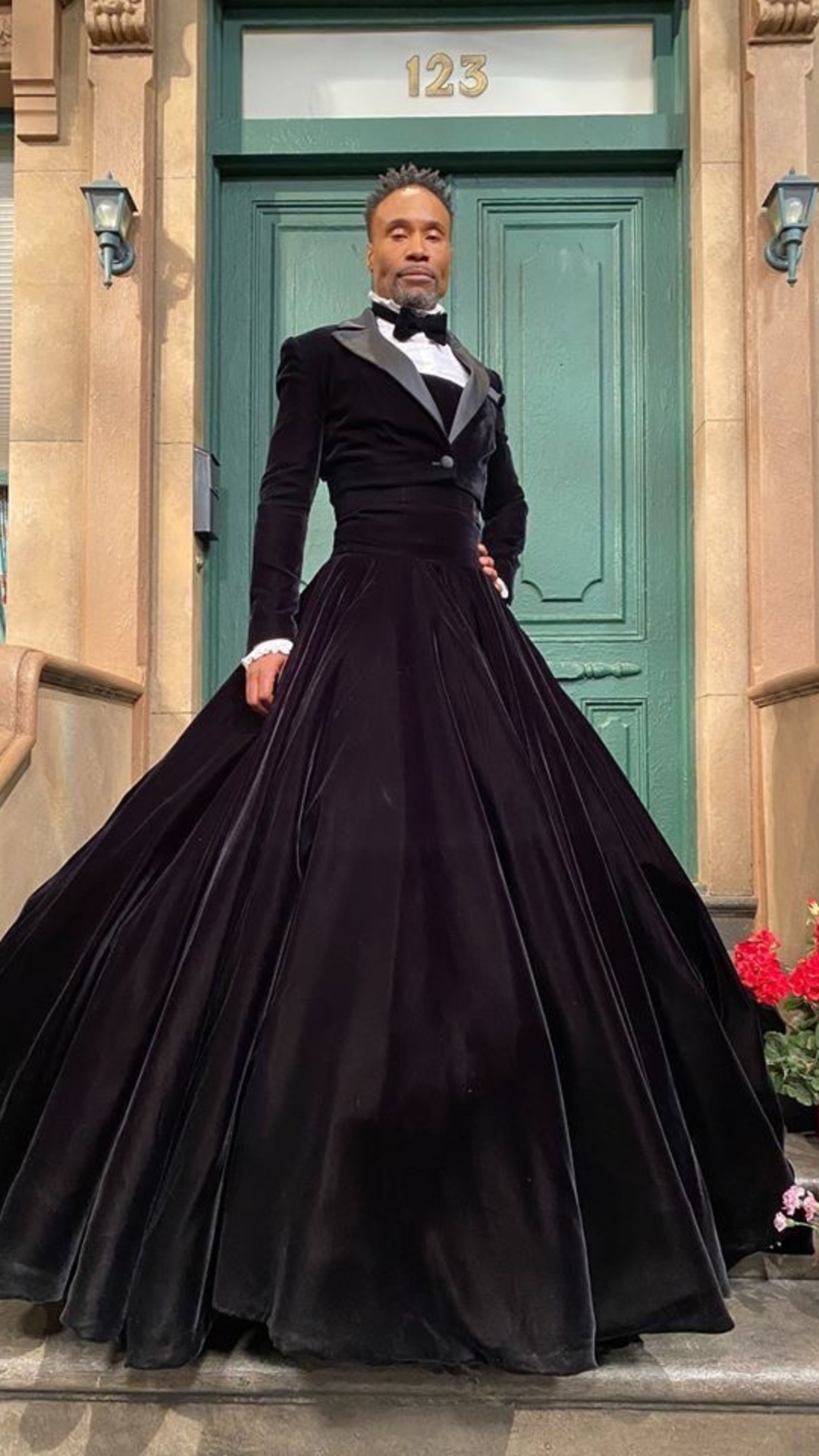 ชุดแต่งงาน LGBTQ+ แบบสูทตัวยาวเหมือนดยุกในราชวงศ์อังกฤษ