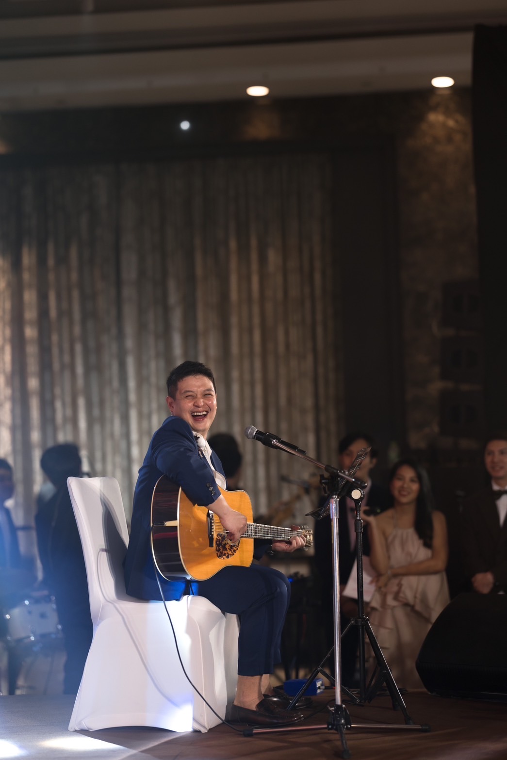 รีวิวแต่งงานเซอร์ไพรส์ร้องเพลงและดีดกีตาร์