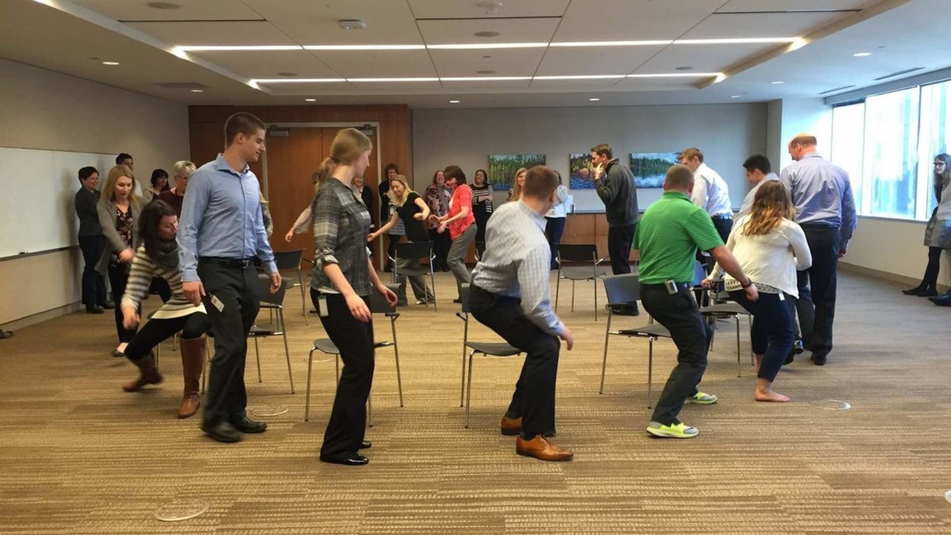 กิจกรรมงานแต่งกับเก้าอี้ดนตรี ร้อง เล่น เต้นไปพร้อมกัน