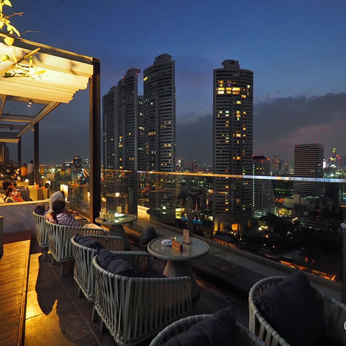 รีวิวแพ็กเกจแต่งงานในชั้นดาดฟ้าวิวสุดหรู ณ Novotel Bangkok Sukhumvit 20