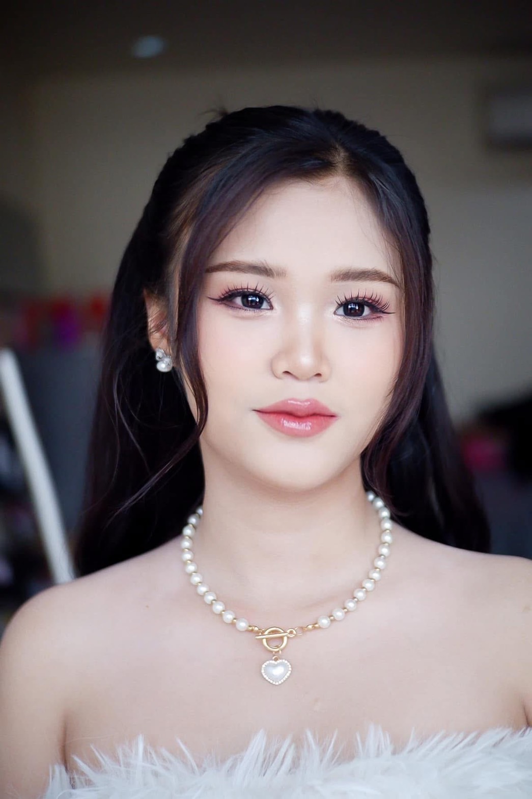 ทรงผมไปงานแต่งผมยาวตรงลุคคุณหนูแบบสวยหวาน