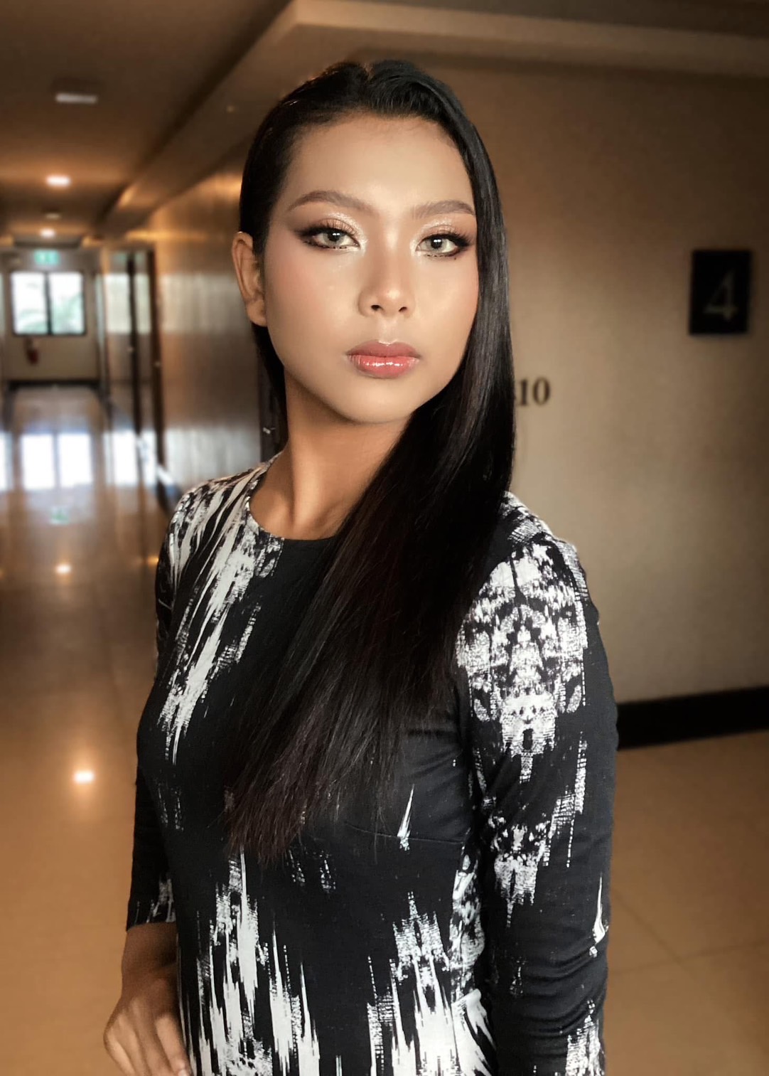 ทรงผมไปงานแต่งแบบปล่อยตรงเหมาะกับสาวที่มีความั่นใจ