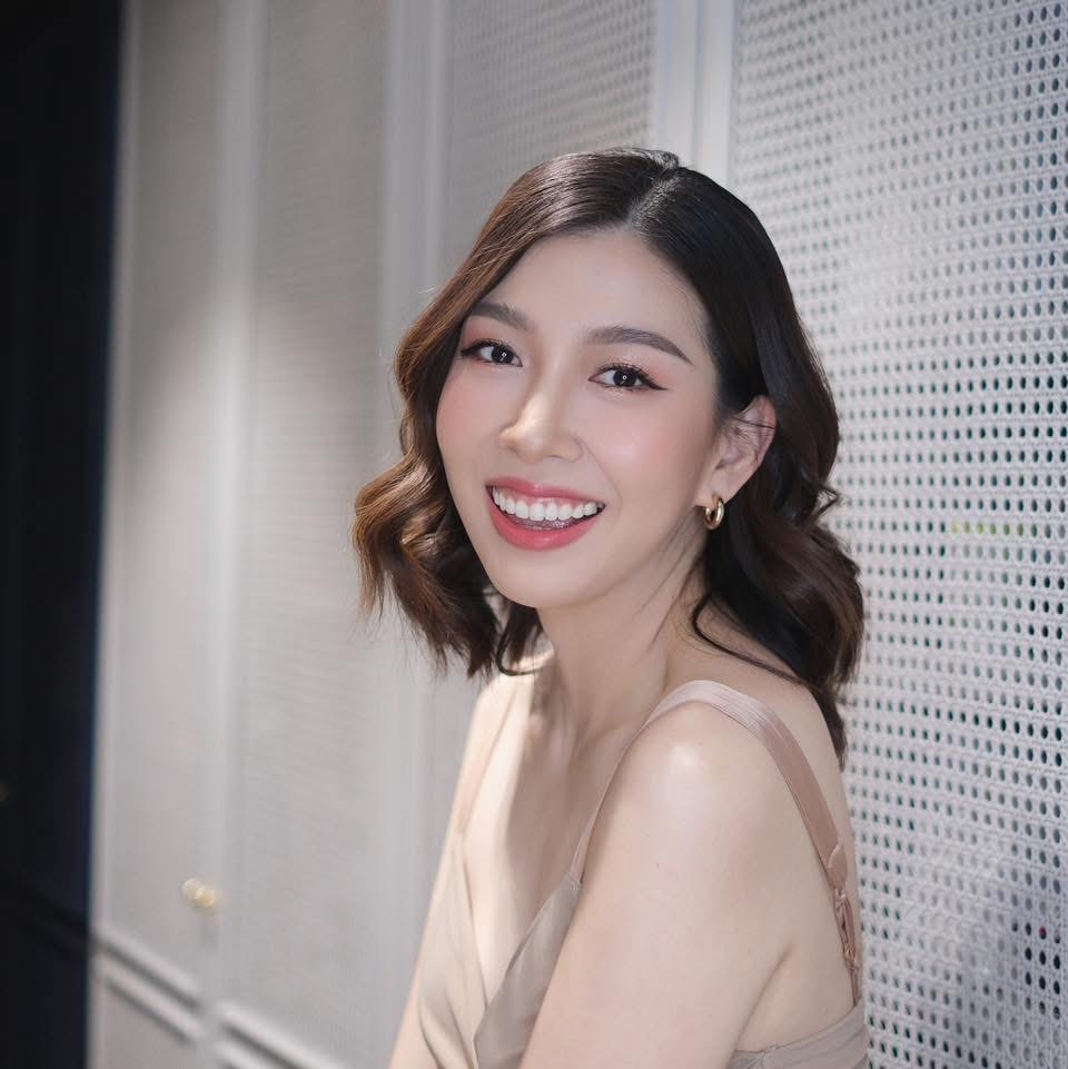 ทรงผมไปงานแต่งผมสั้นประบ่าเสริมลุคให้ดูโดดเด่น