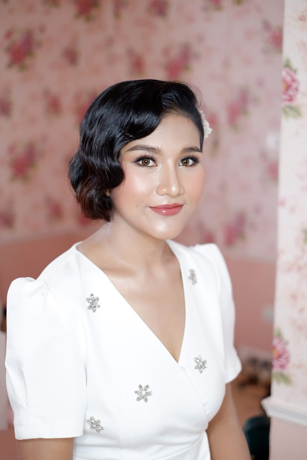 ทรงผมไปงานแต่งผมสั้นดัดลอนแบบสาวไทยเดิม