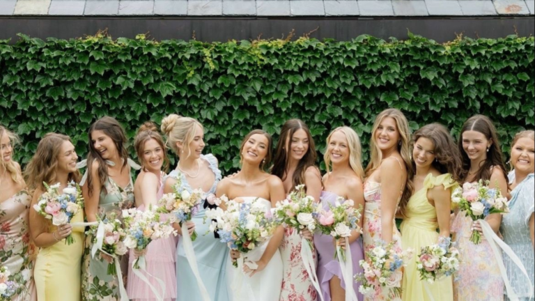 30 ชุดไปงานแต่งกลางวัน สวยปังทุกแบบ ใส่แล้วมั่นใจไม่มีตก