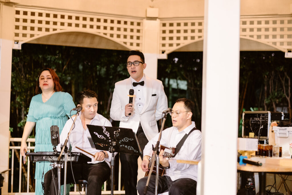 บรรยากาศงานแต่งงานในสวนสุดอบอุ่นและเต็มไปด้วยเซอร์ไพรส์ 