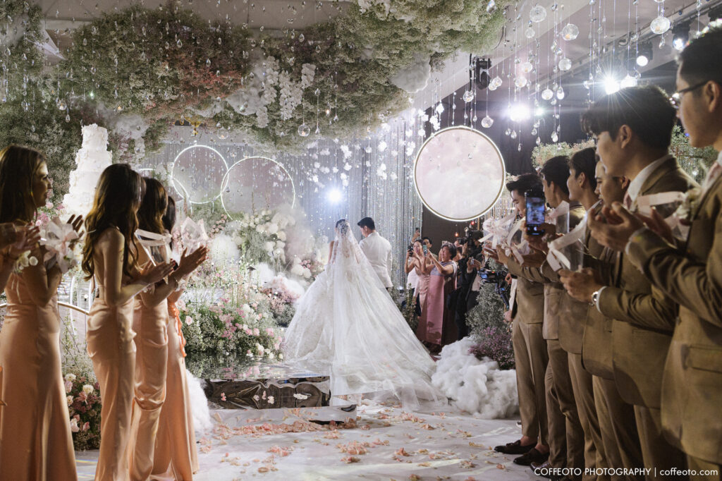 โรงแรมสยามเคมปินสกี้ มีห้อง Chadra Ballroom รองรับแขกได้มากถึง 1,200 ท่าน มีจอ LED ขนาดใหญ่