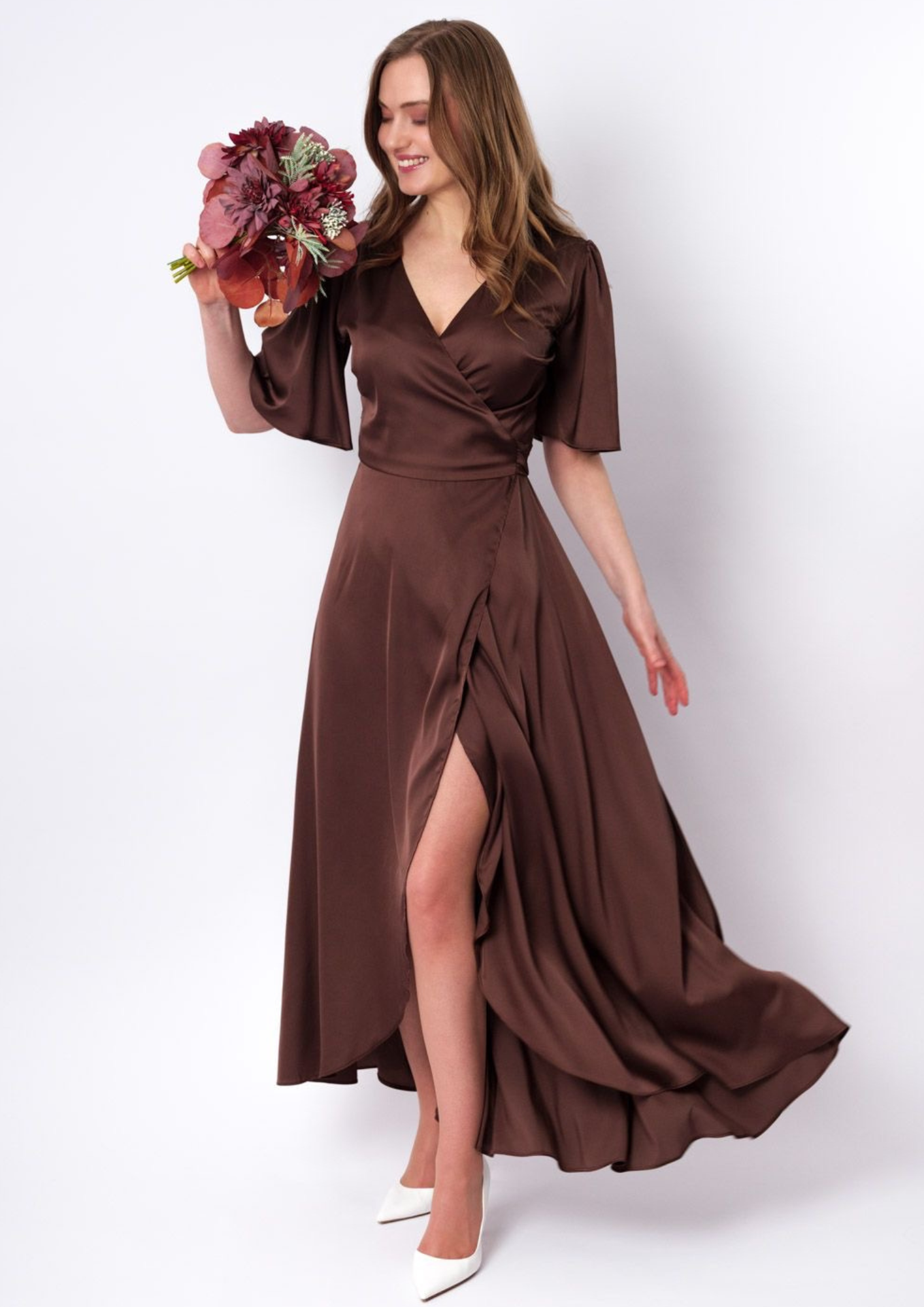 ชุดไปงานแต่งงานสีน้ำตาลแขนสั้นคอวีปล่อยสบาย ๆ