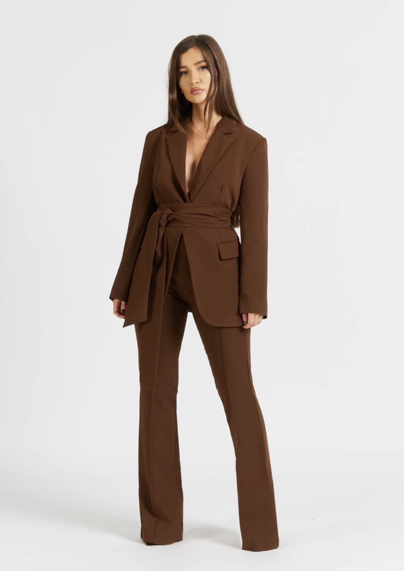 ชุดไปงานแต่งเวลากลางวันชุดสูทแบบคนเท่