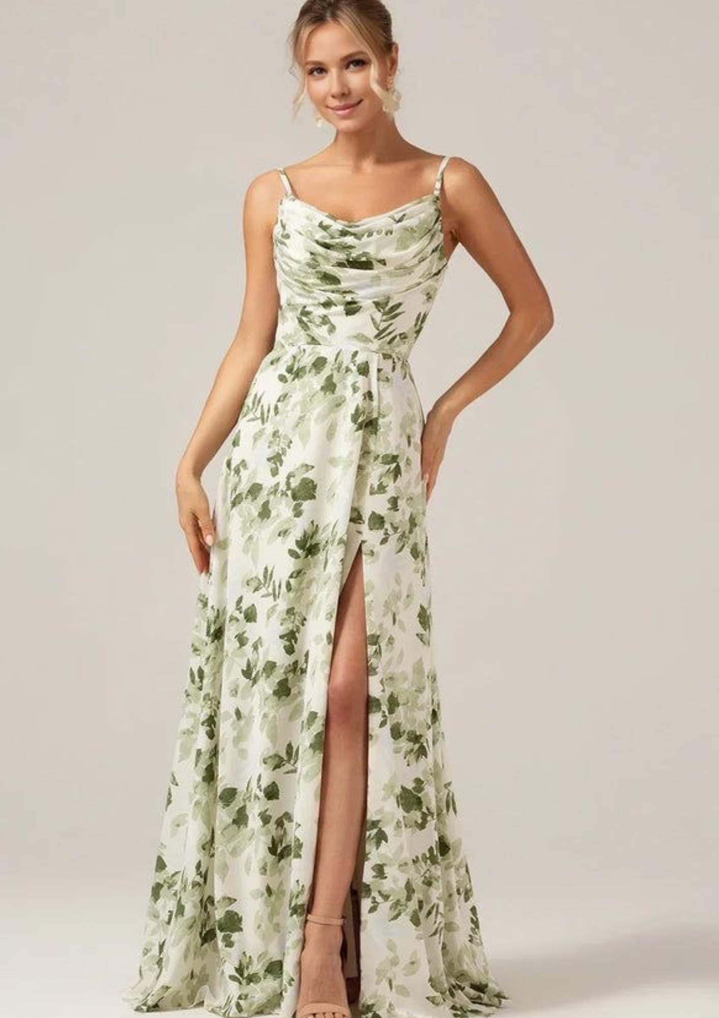 ชุดไปงานแต่งช่วงเวลากลางวันสายเดี่ยวลายดอกสีเขียวสดใส