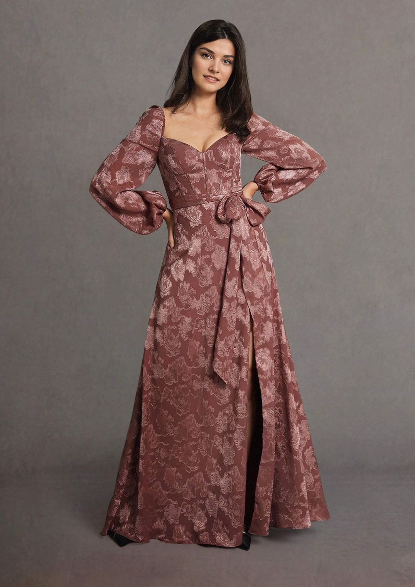 ชุดไปงานแต่งกลางวันสีน้ำตาลลายดอกสีขาวแบบตัดกัน