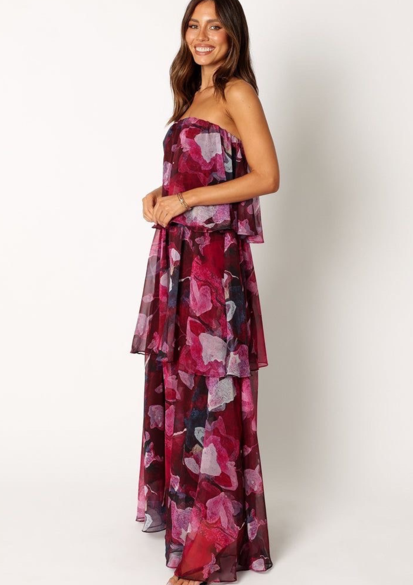 ชุดไปงานแต่งช่วงกลางวันลายดอกสีเลือดหมูแบบเกาะอก