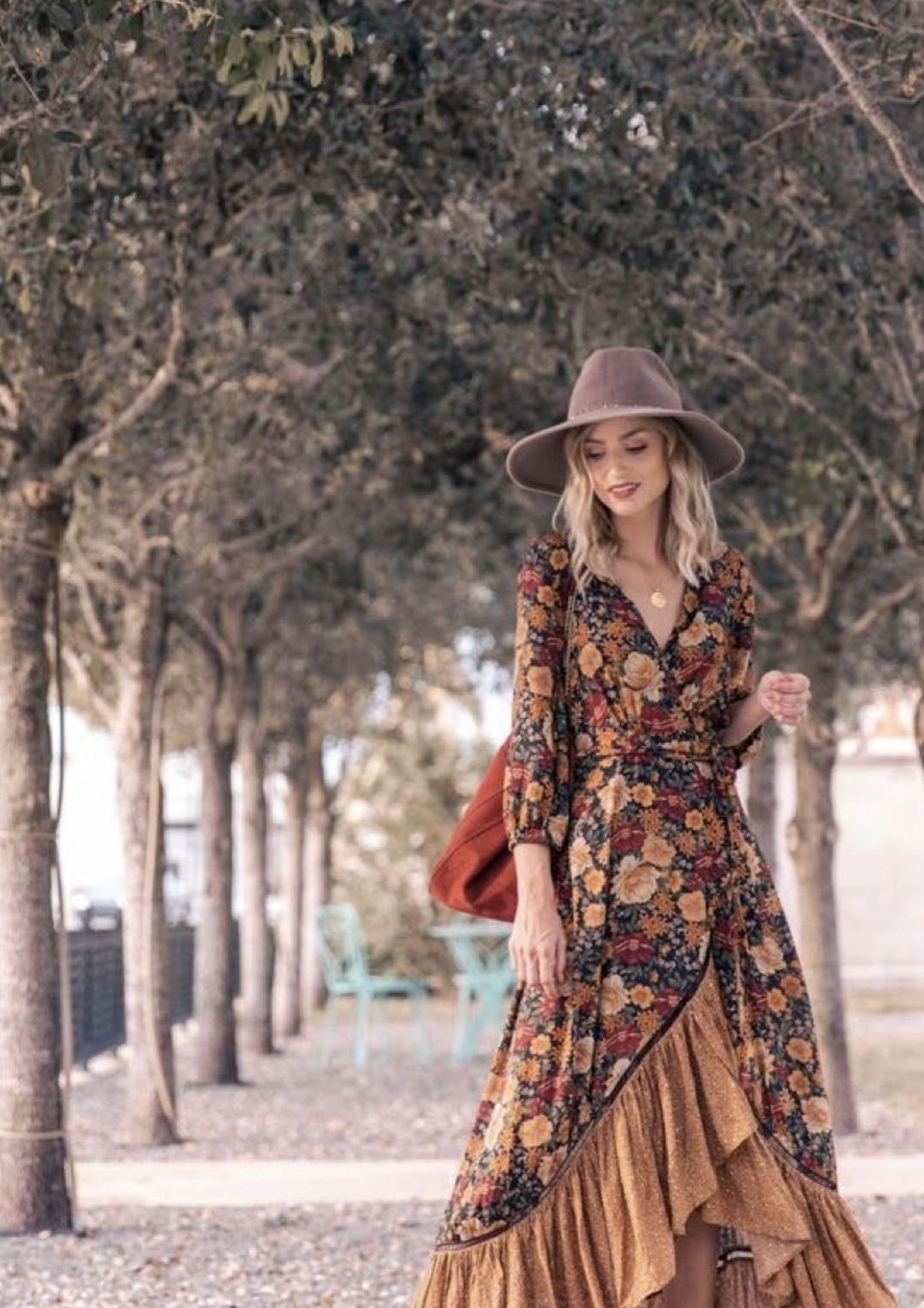 ชุดไปงานแต่งตอนกลางวันสไตล์โบฮีเมียนโทนน้ำตาล