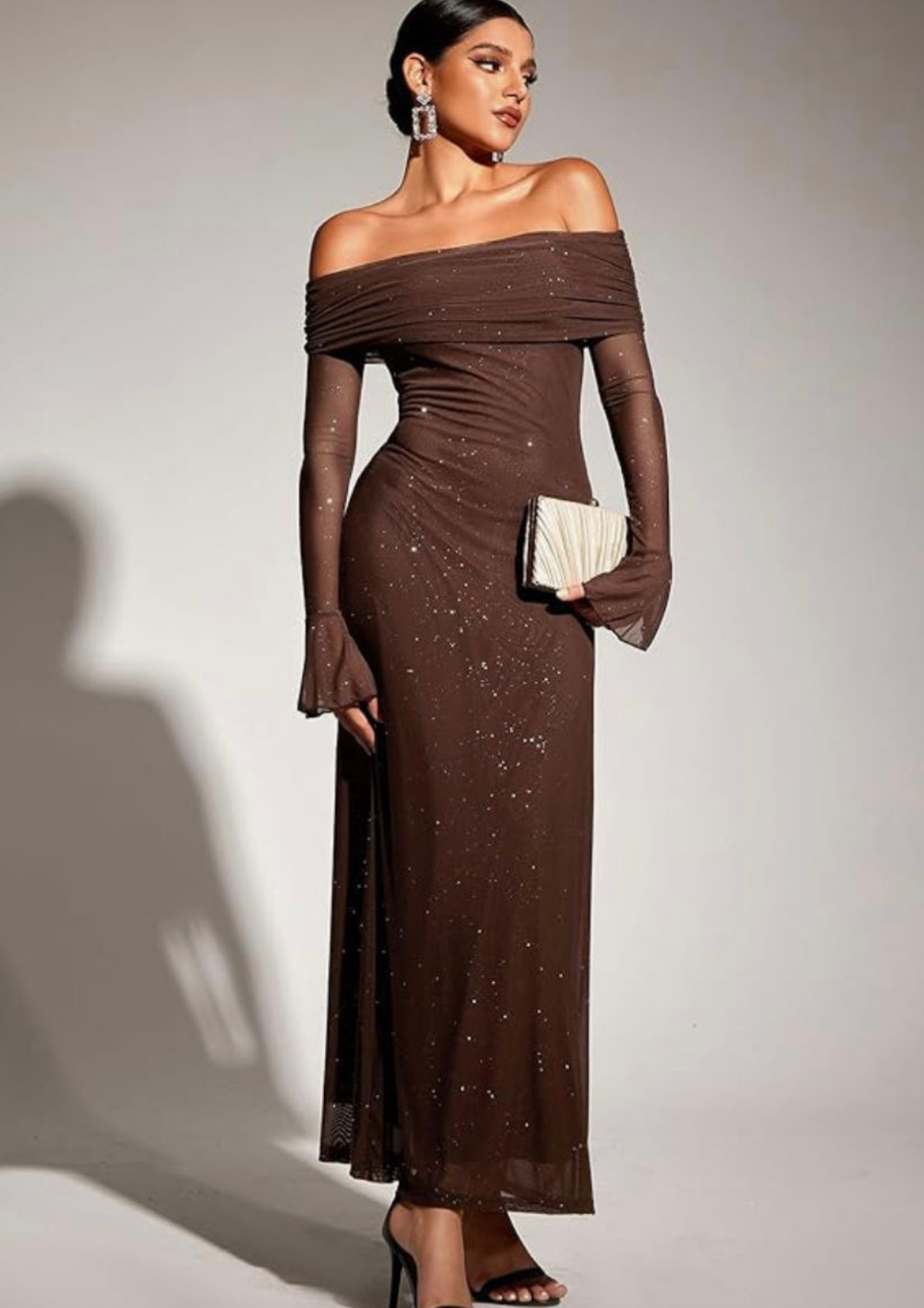 ชุดไปงานแต่งงานสีน้ำตาลเข้มปาดไหล่แขนยาว