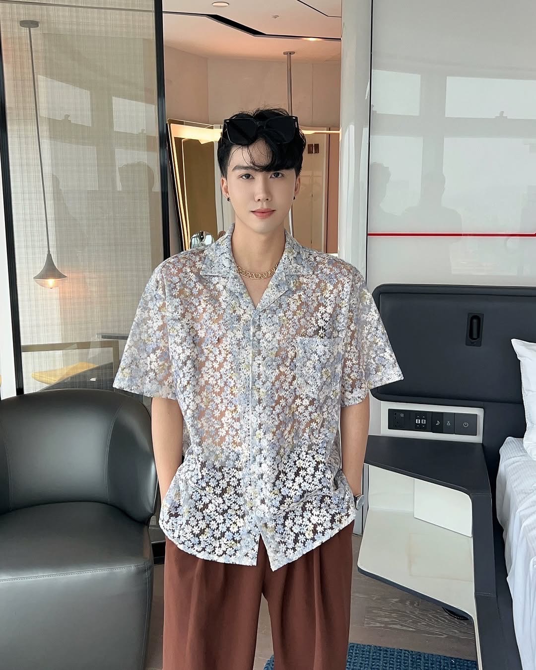 ชุดไปงานแต่งริมทะเลผู้ชายเสื้อเชิ้ตซีทรูสุดแซบ