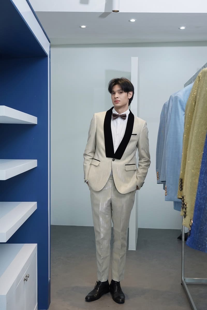 ชุดไปงานแต่งริมทะเลผู้ชายทักซิโด้แบบจัดเต็ม