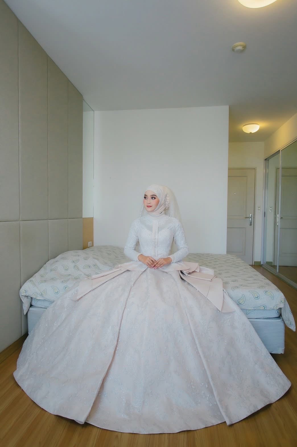 ชุดเจ้าสาวอิสลามในสไตล์โมเดิร์นเข้าได้ดีกับเจ้าสาวทุกรูปร่าง