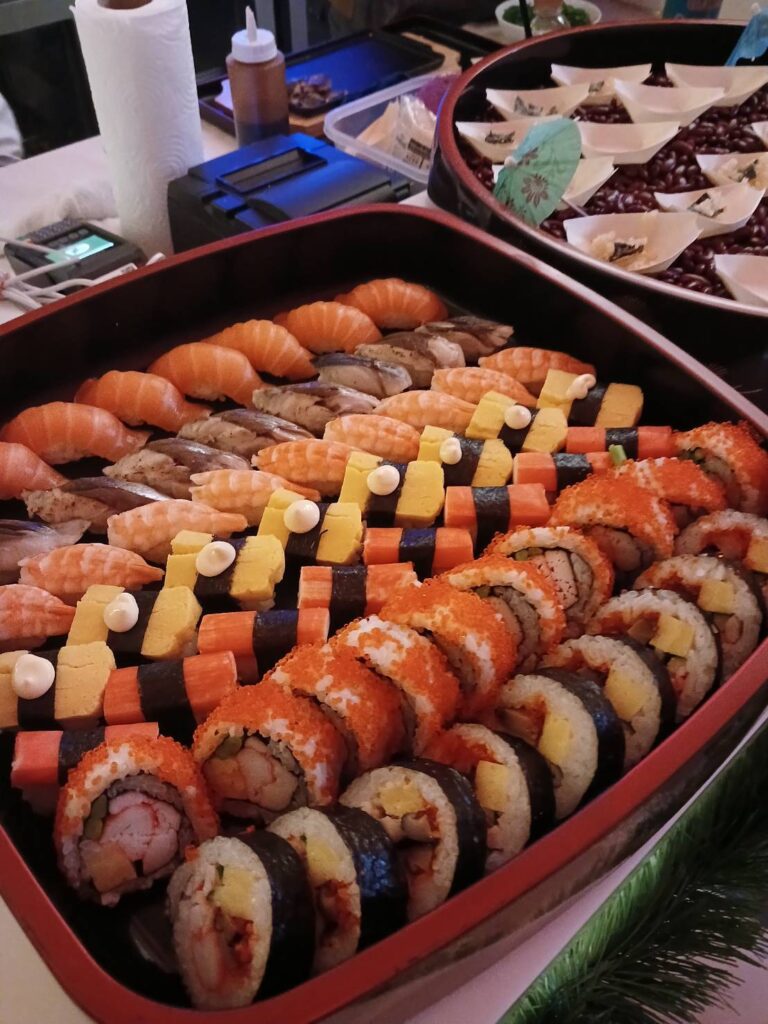 ชุดบุฟเฟ่ต์ซูชิแบบเต็มอิ่ม งานเลี้ยงพนักงาน Tille Bar 