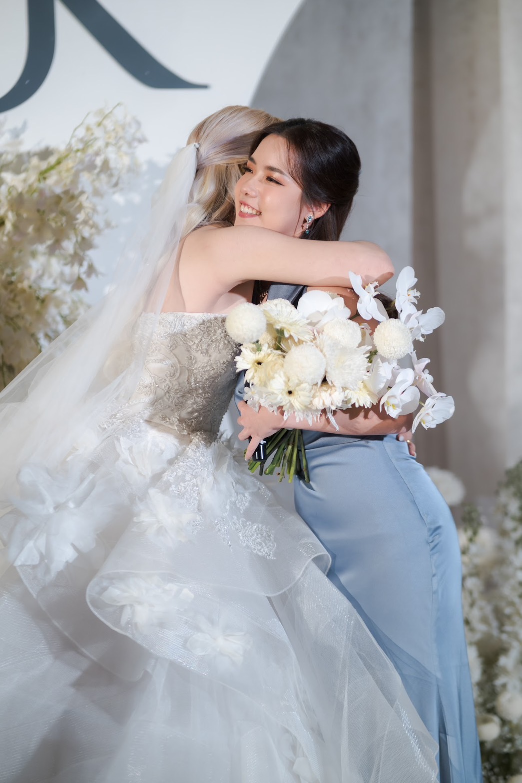 รีวิวแต่งงานกับการมอบช่อดอกไม้งานแต่งให้คนที่รัก