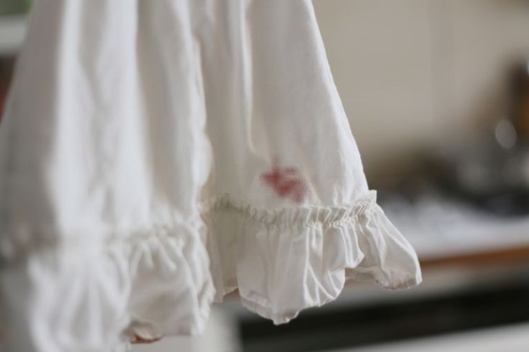 ทำความสะอาดชุดเจ้าสาวทีละส่วน
