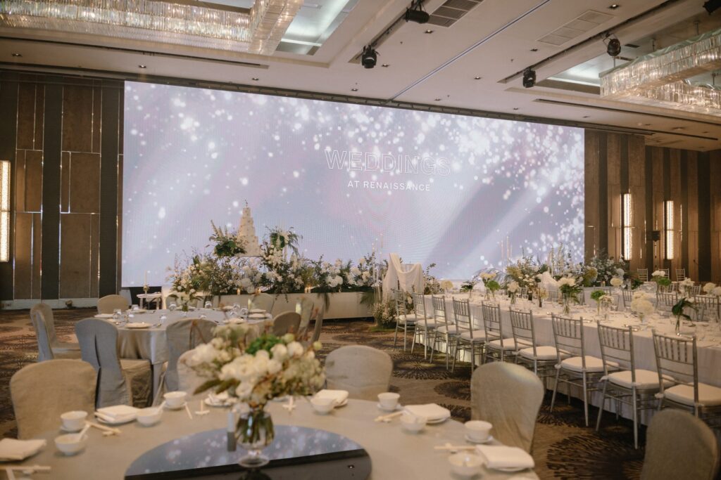 Renaissance Bangkok Ratchaprasong Hotel มีห้องจัดเลี้ยงจอ LED ขนาด 14x5 เมตร