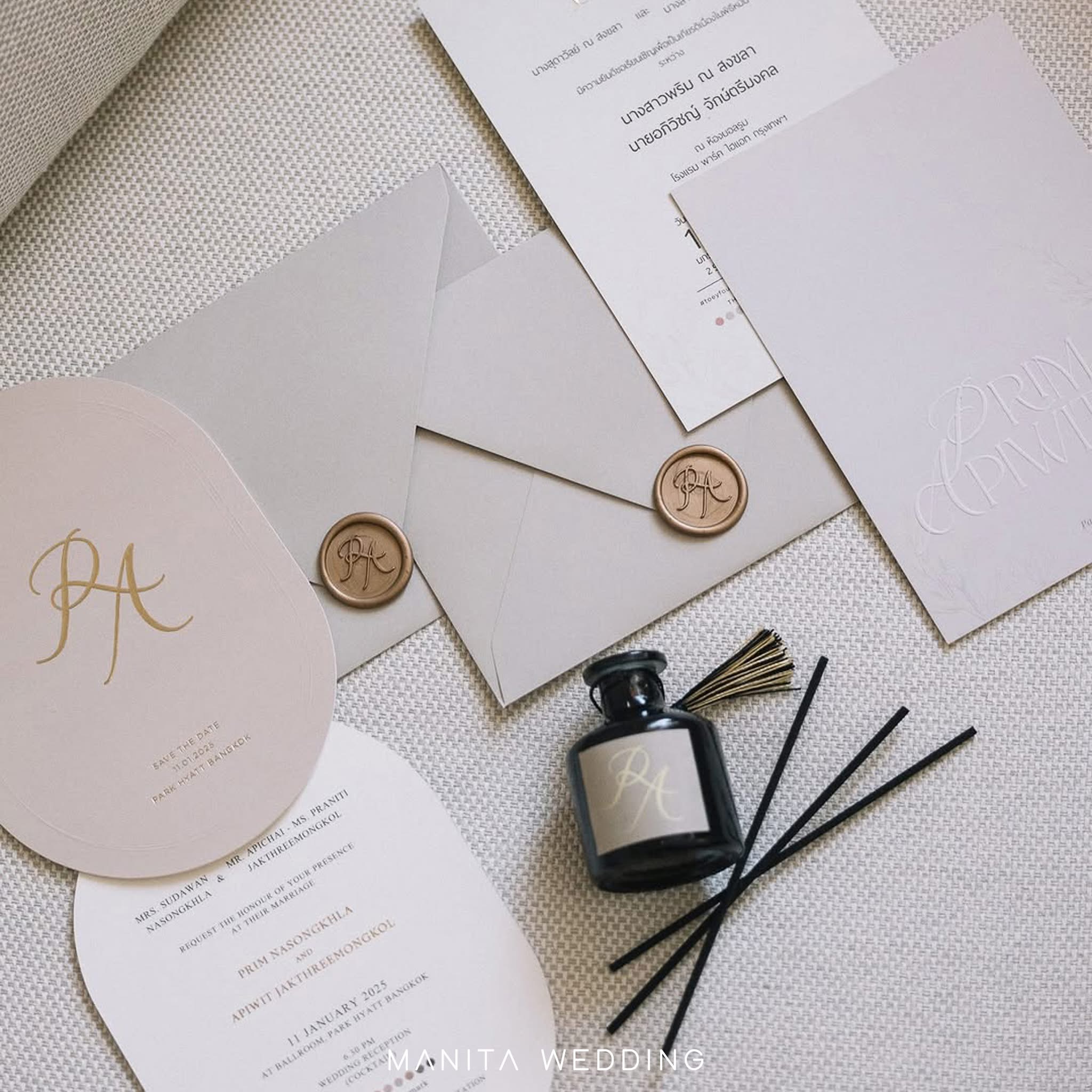 การ์ดแต่งงานที่ใช้เทคนิคการปั๊มด้วยฟลอยล์