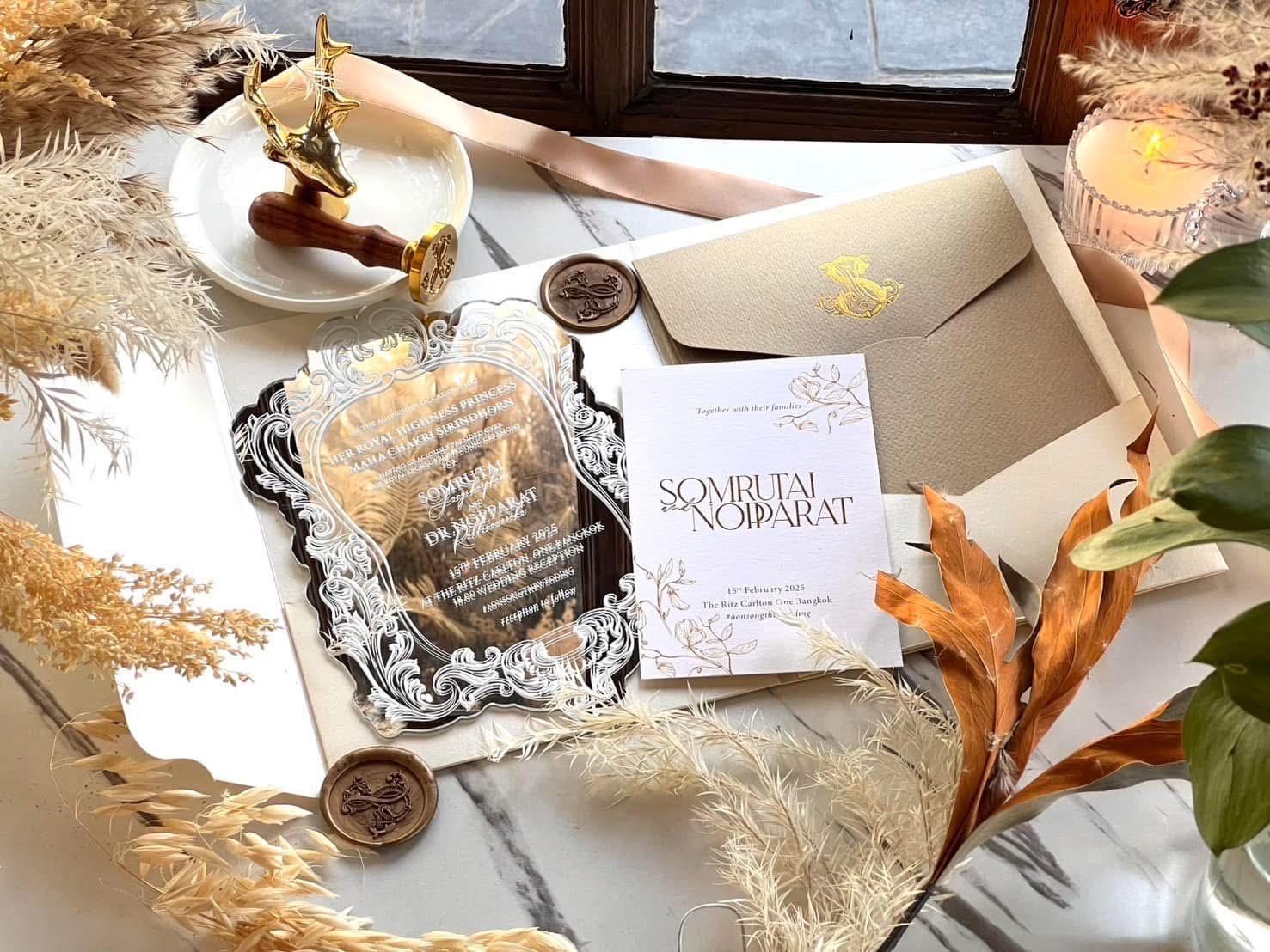 การ์ดแต่งงานดาราแบบกระจกสุดหรูหรา