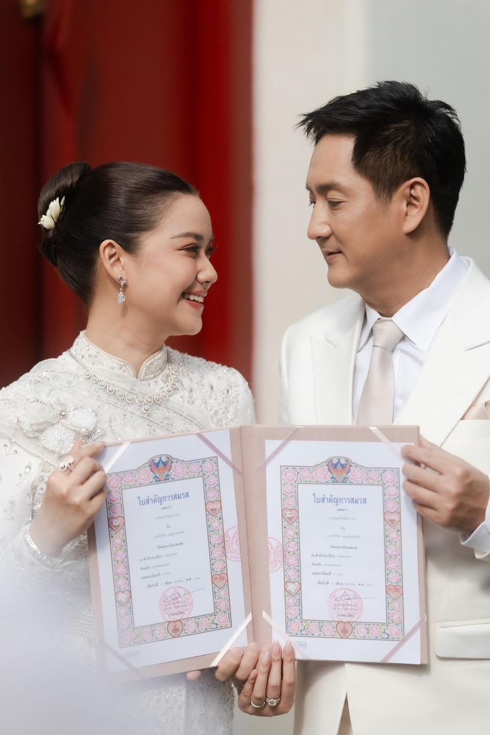 การ์ดแต่งงานดาราสุดโรแมนติก