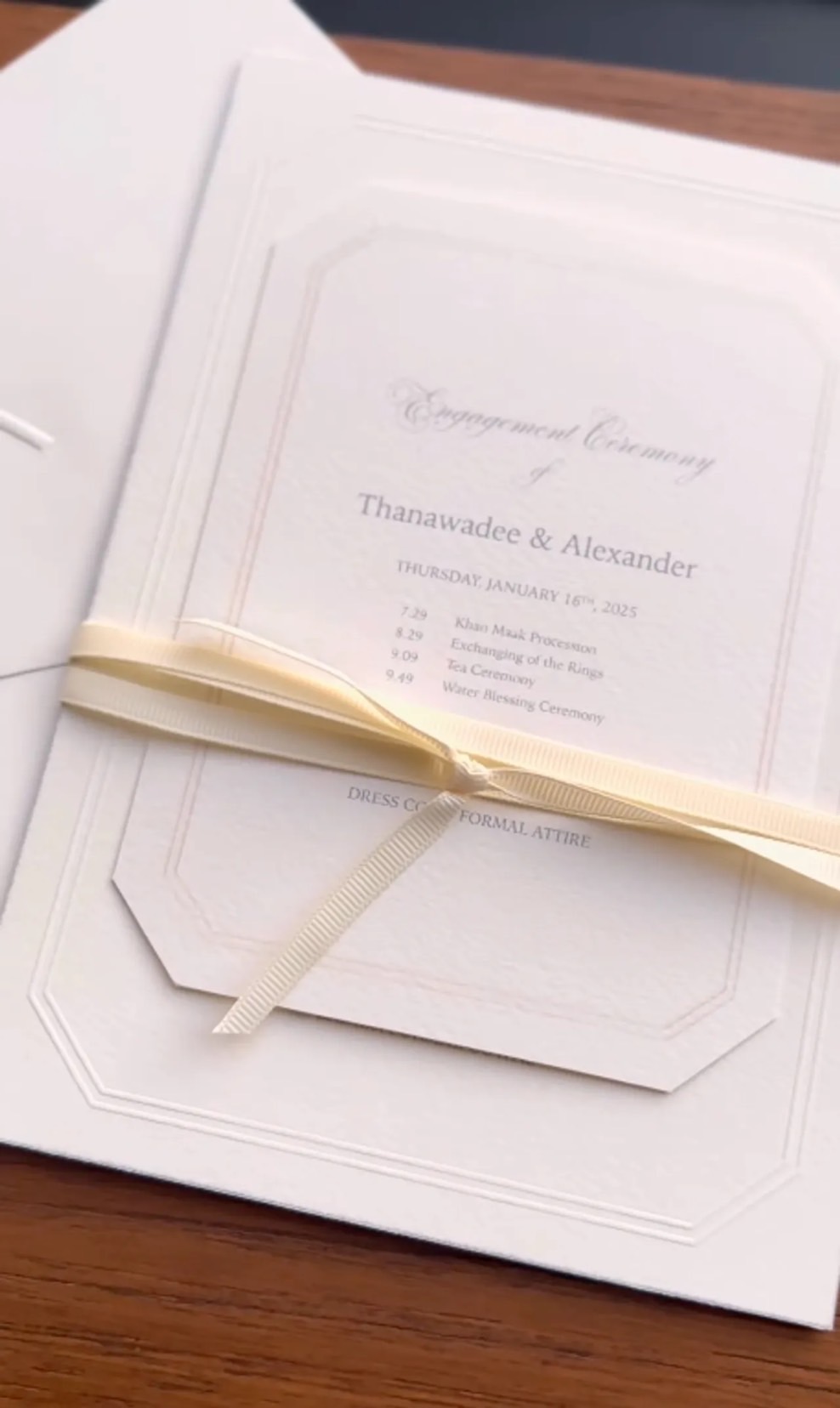 การ์ดแต่งงานดาราโทนสีขาวเรียบหรู