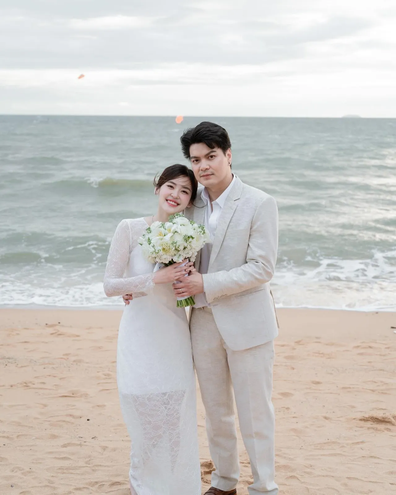 การ์ดแต่งงานดาราคุณเป๊กและคุณมิ้นท์