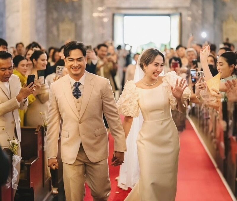 การ์ดแต่งงานดาราคุณเจี๊ยบและคุณปูไข่