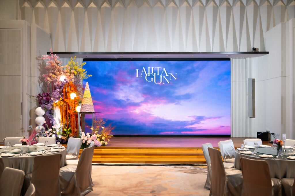Le Meridien Bangkok เป็นสถานที่แต่งงานจอ LED ขนาดใหญ่ 5.5x3 เมตร