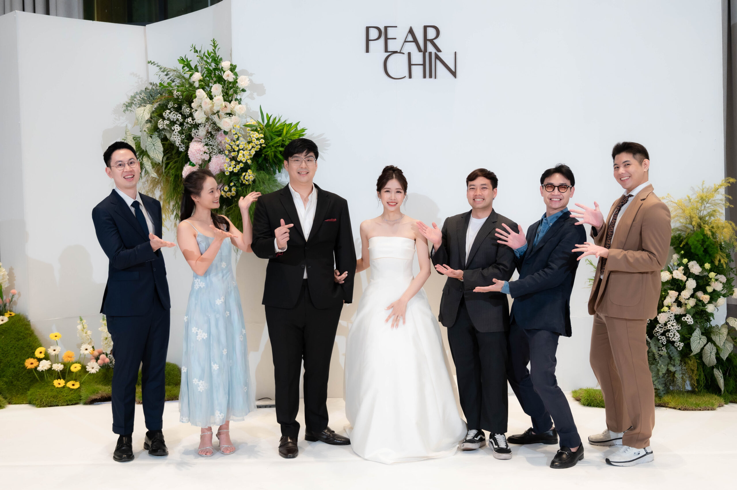 ภาพถ่ายหน้าแบคดรอปกับเพื่อนสนิท ณ Le Méridien Bangkok