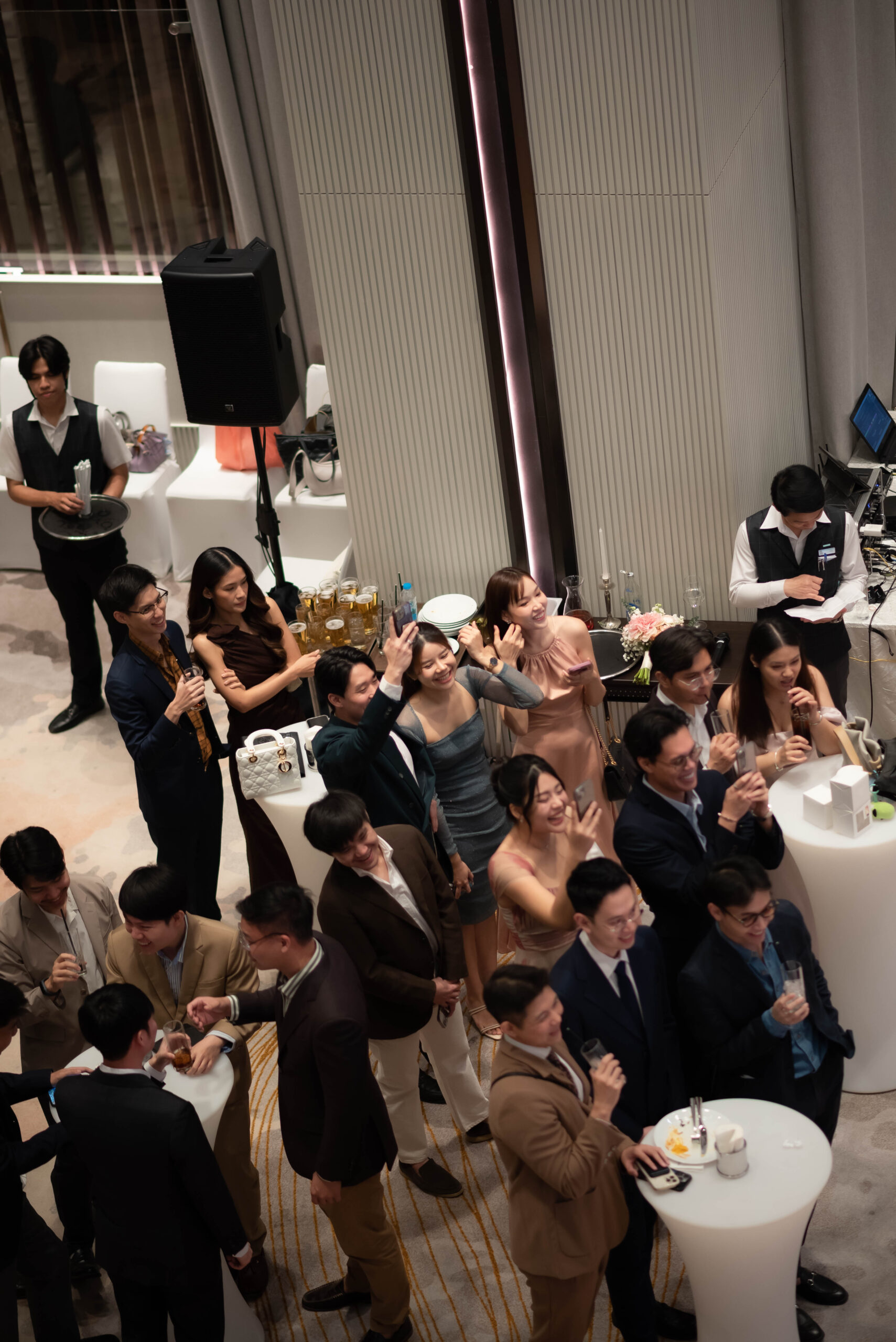 ภาพมุมสูงของแขกที่มาร่วมงงาน ณ Le Méridien Bangkok