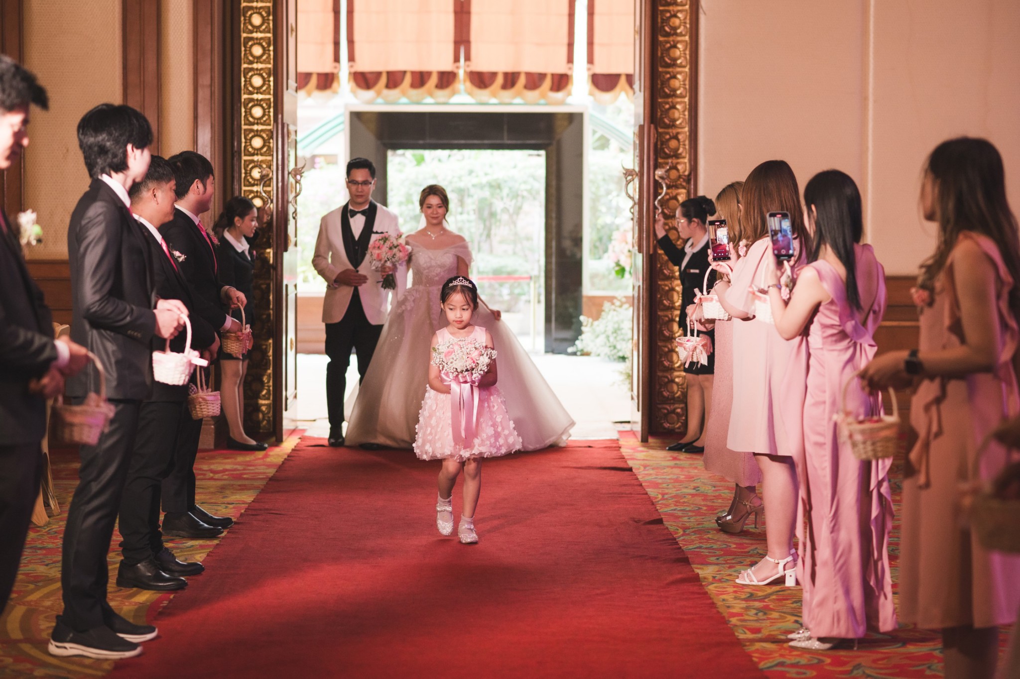 รีวิวแต่งงายกับการเปิดตัวบ่าวสาวสู่แท่นทำพิธี