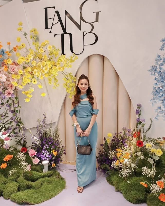 ชุดไปงานแต่งในสวนกลางคืนโทนสีฟ้าอมเขียวน้ำทะเล