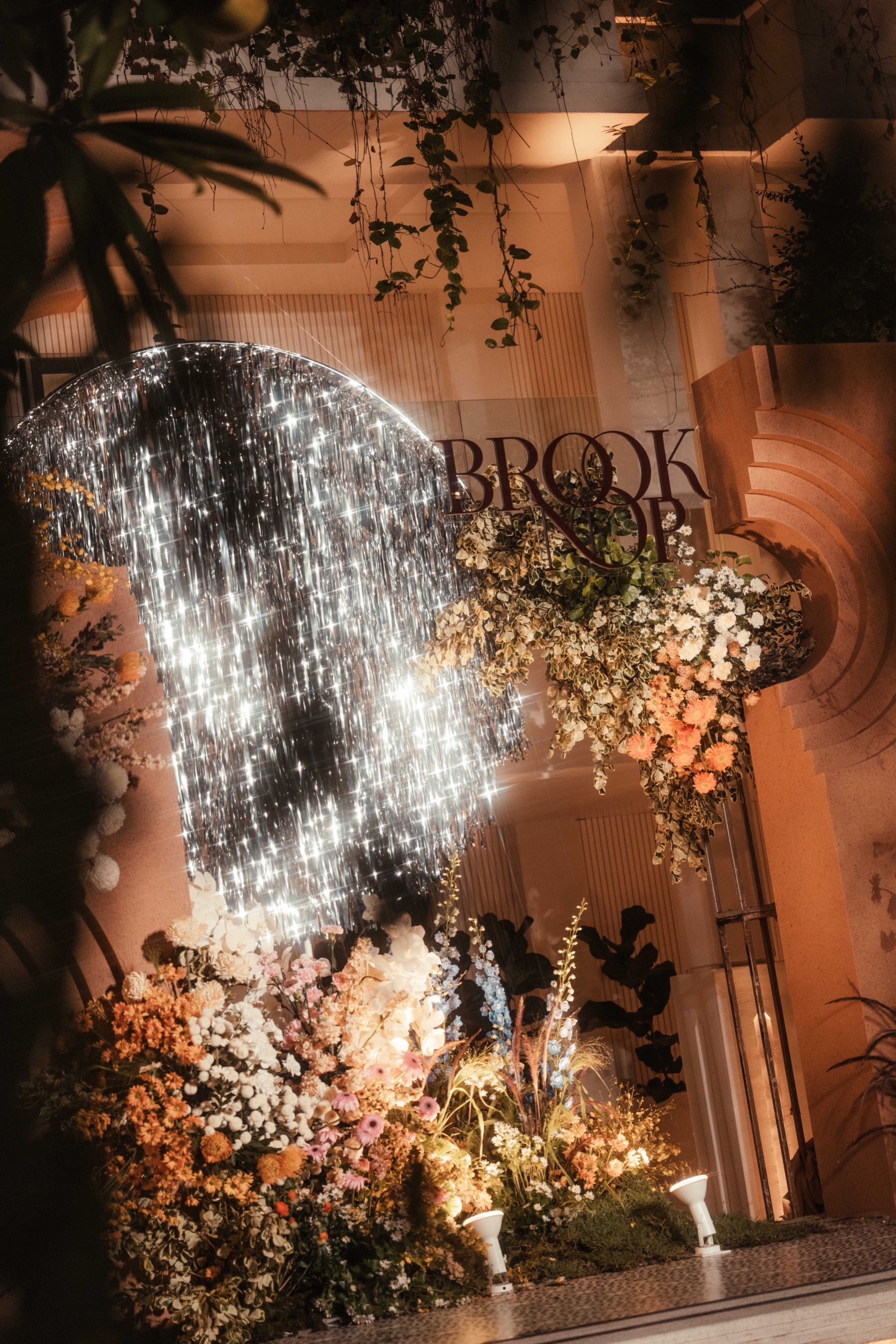 ฉากงานแต่งในสวนสไตล์วินเทจ