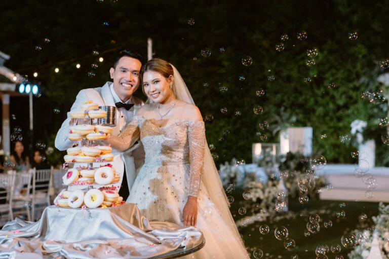 ธีมงานแต่งนสวนกับเค้กโดนัทงานแต่ง