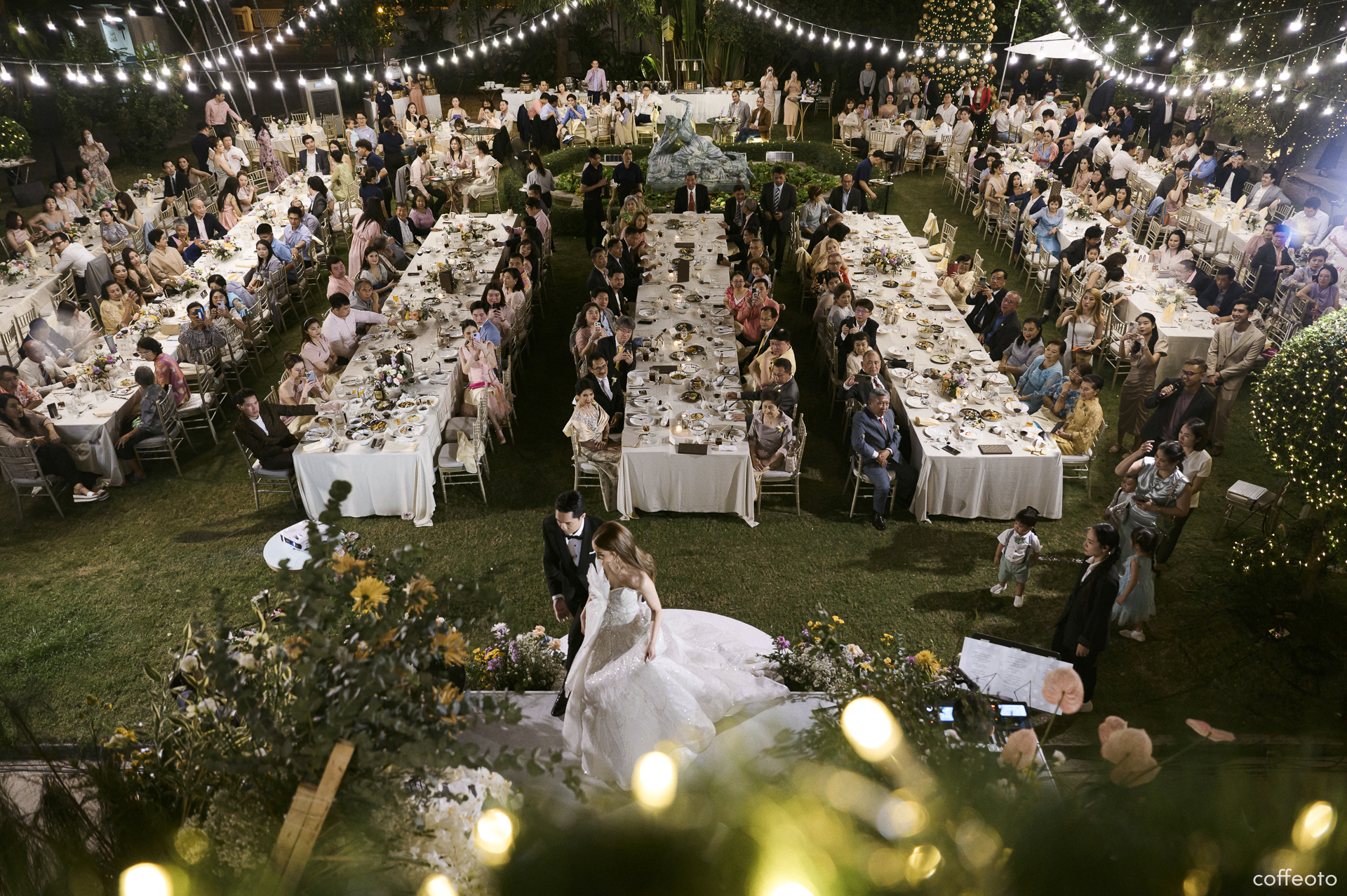 ธีมงานแต่งในสวนที่เป็นบ้านอันแสนอบอุ่น